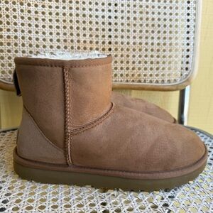 UGG Classic Mini Chestnut Sheepskin Boots size 7